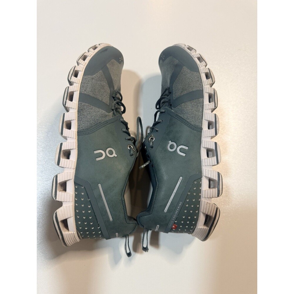 On Cloud  Women's running Size 9
